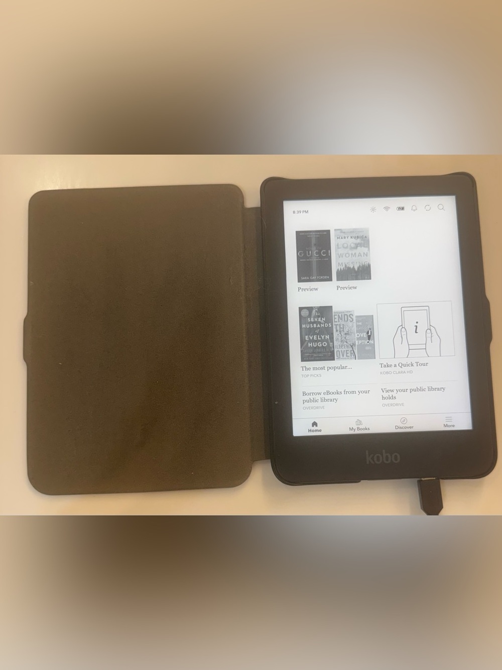 Like New Kobo Clara HD 8GB 6” eReader N249 + Cover & Charging Cable